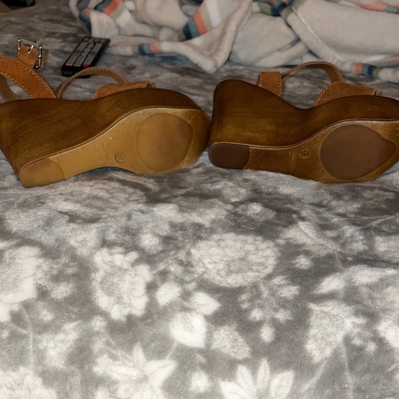 Steve Madden Brown Suede Wedge Sandals - Picture 3 of 4